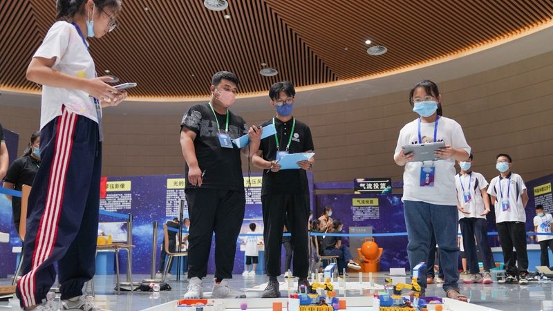 数据服务与数据中台：构建企业智能化的基石
